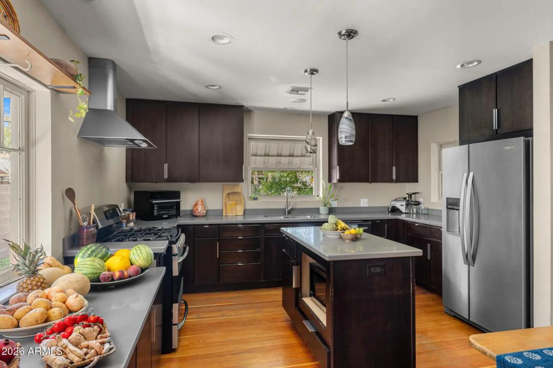 Real Estate Picture 3