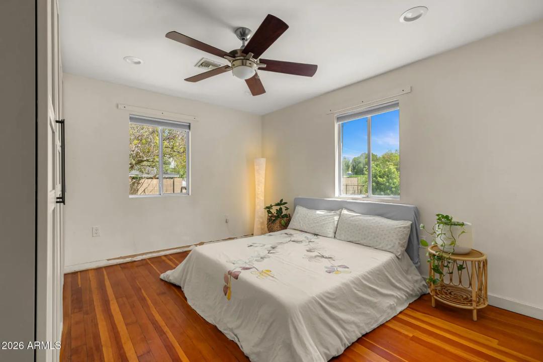 Real Estate Picture 6