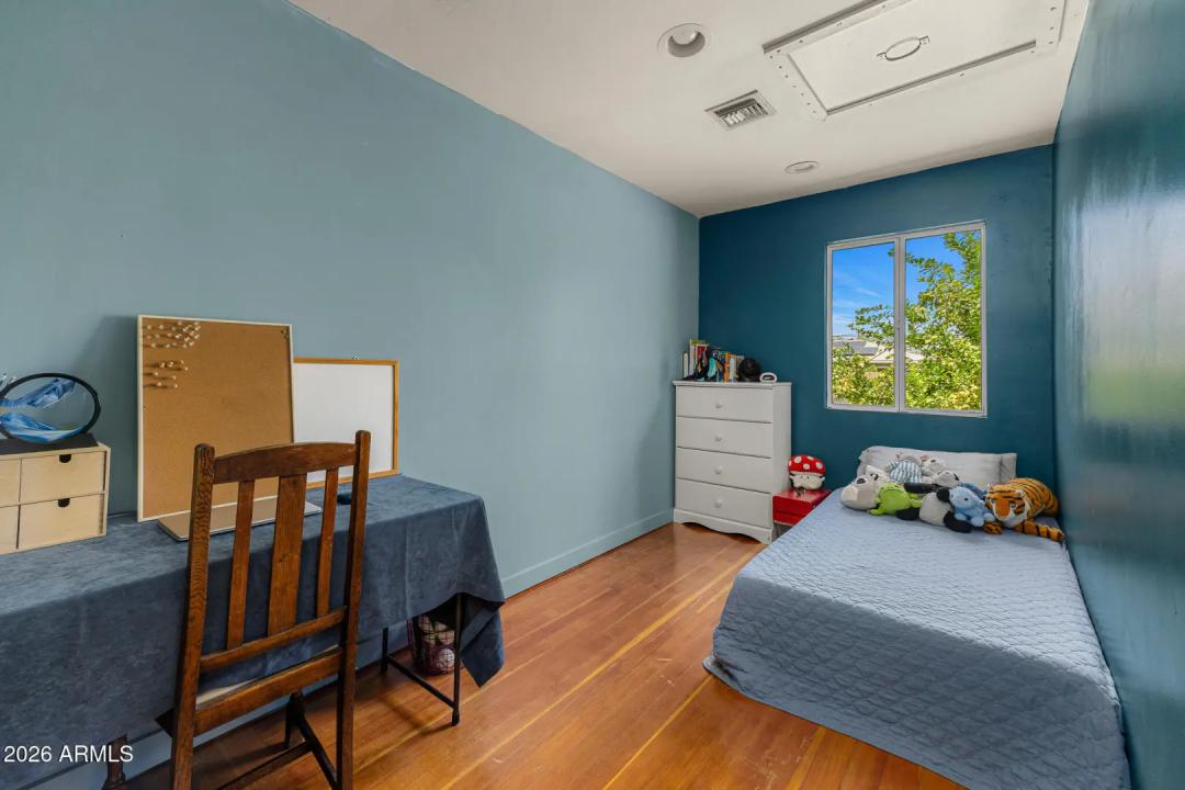 Real Estate Picture 13