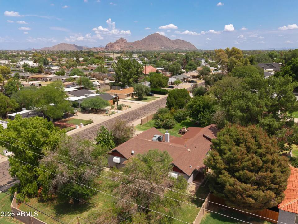 3205 E CLARENDON Avenue 13 Phoenix AZ 85018