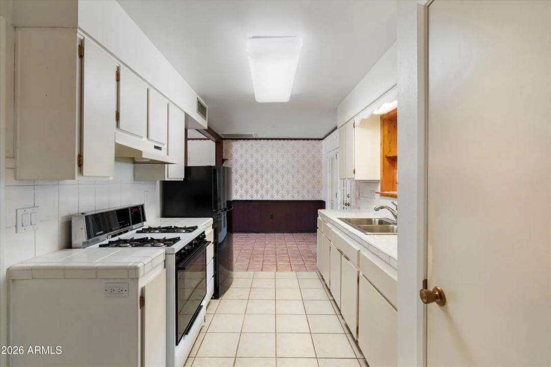 Real Estate Picture 12