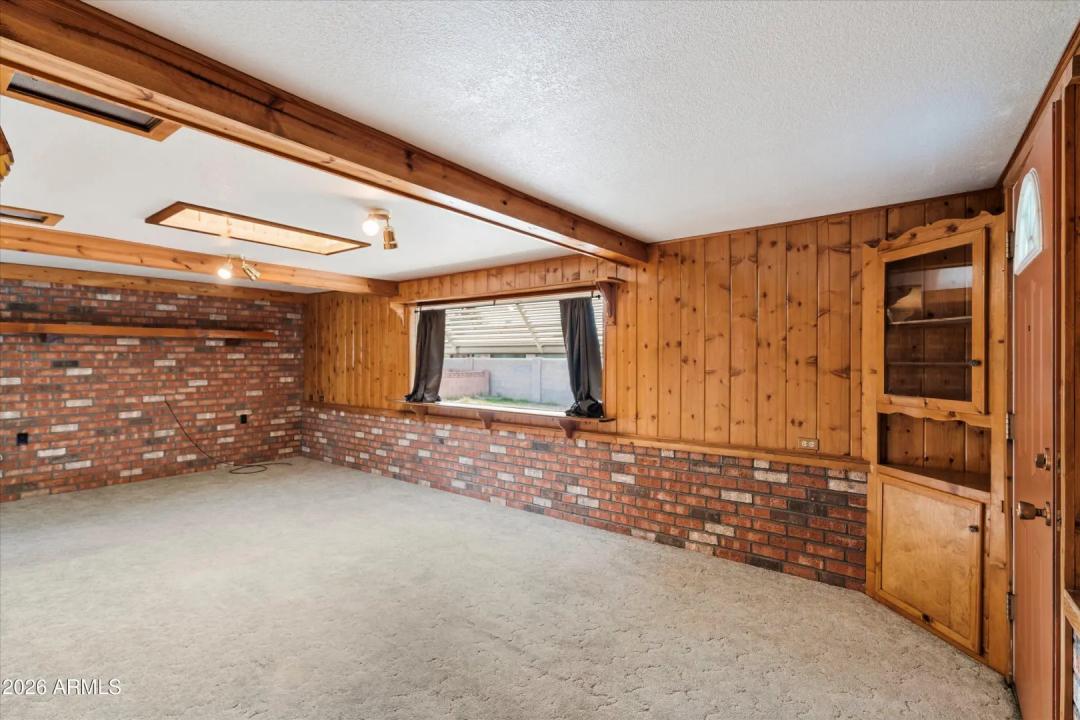 Real Estate Picture 14