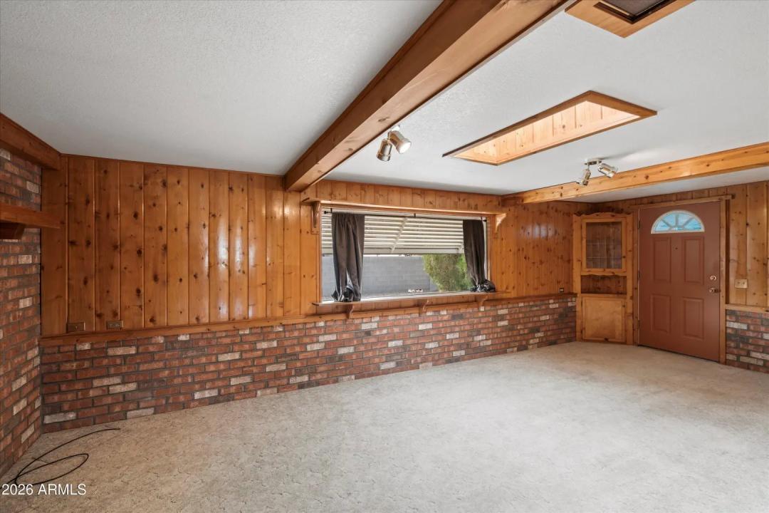 Real Estate Picture 16
