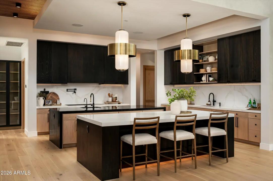Real Estate Picture 5