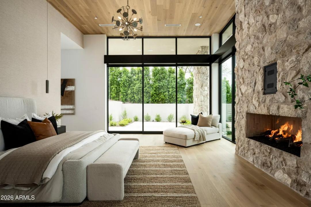 Real Estate Picture 11