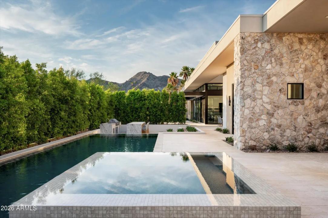 Real Estate Picture 16