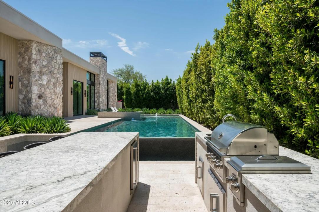 Real Estate Picture 14