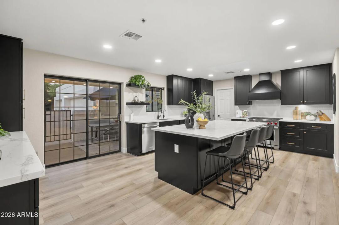 Real Estate Picture 11
