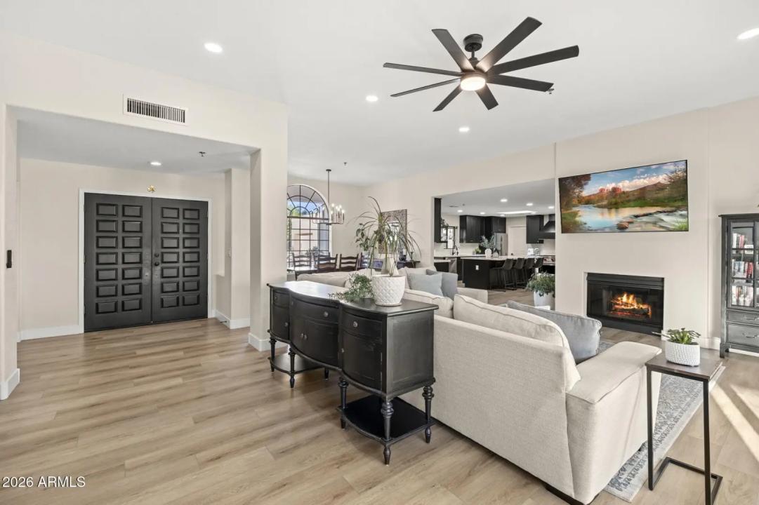Real Estate Picture 8