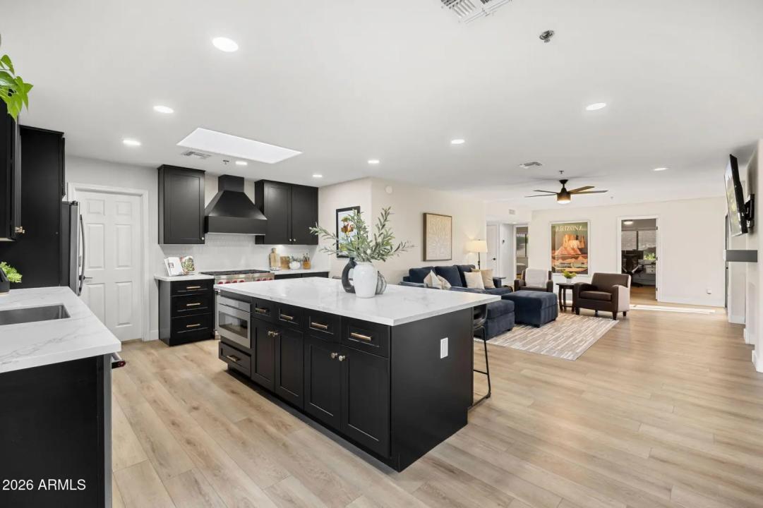Real Estate Picture 14