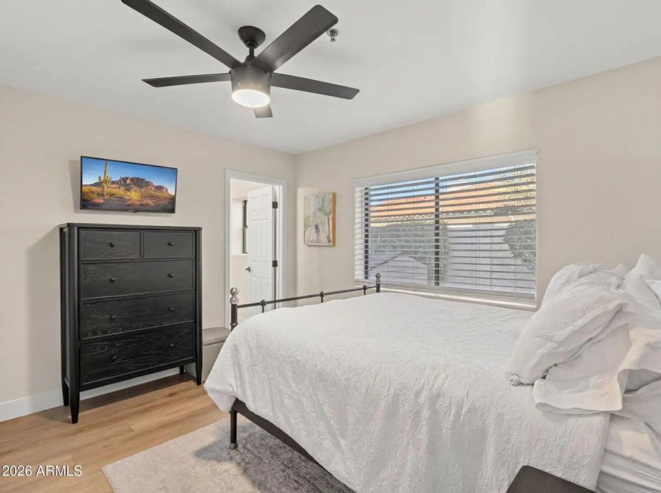 Real Estate Picture 24
