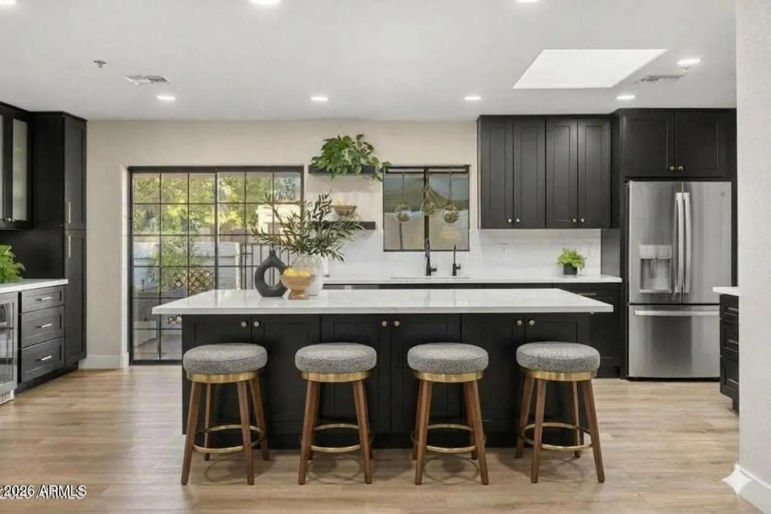 Real Estate Picture 8