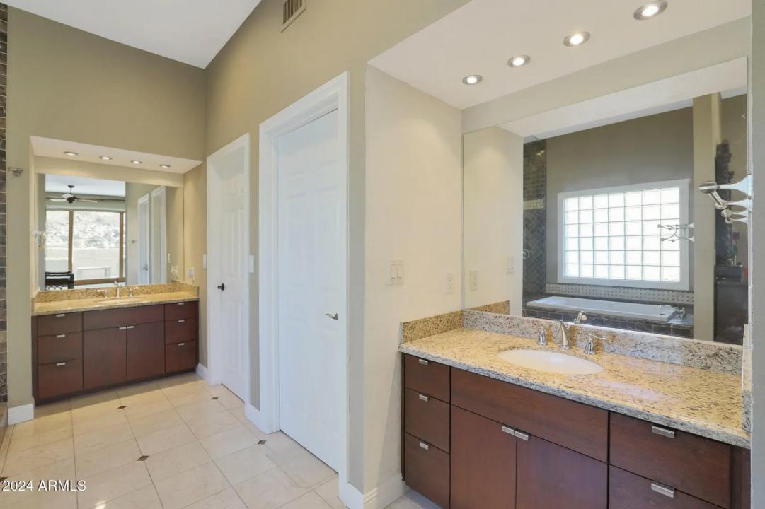 Real Estate Picture 9