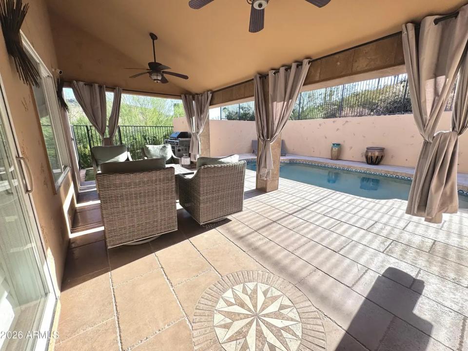 Real Estate Picture 4
