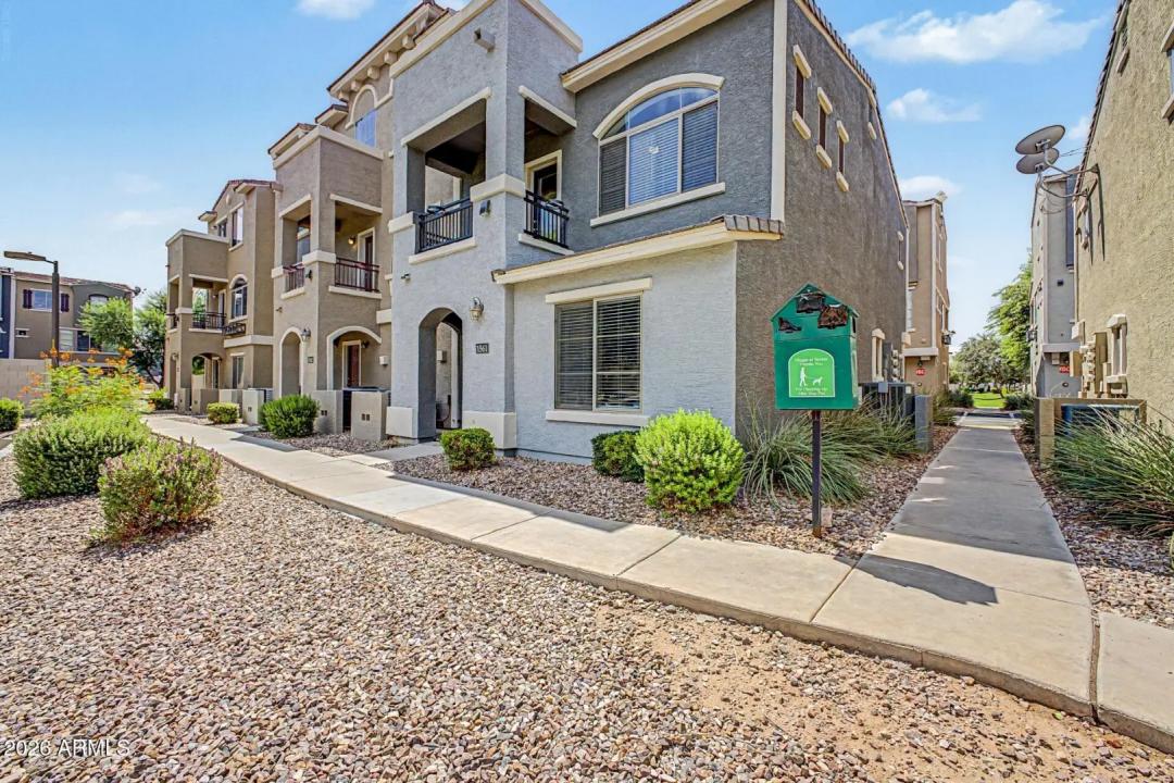 Real Estate Picture 3
