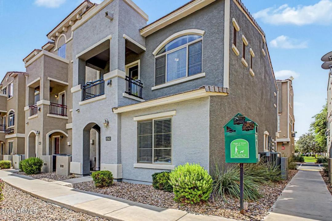 Real Estate Picture 4