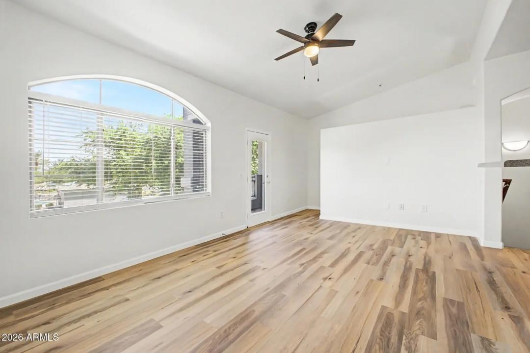 Real Estate Picture 8