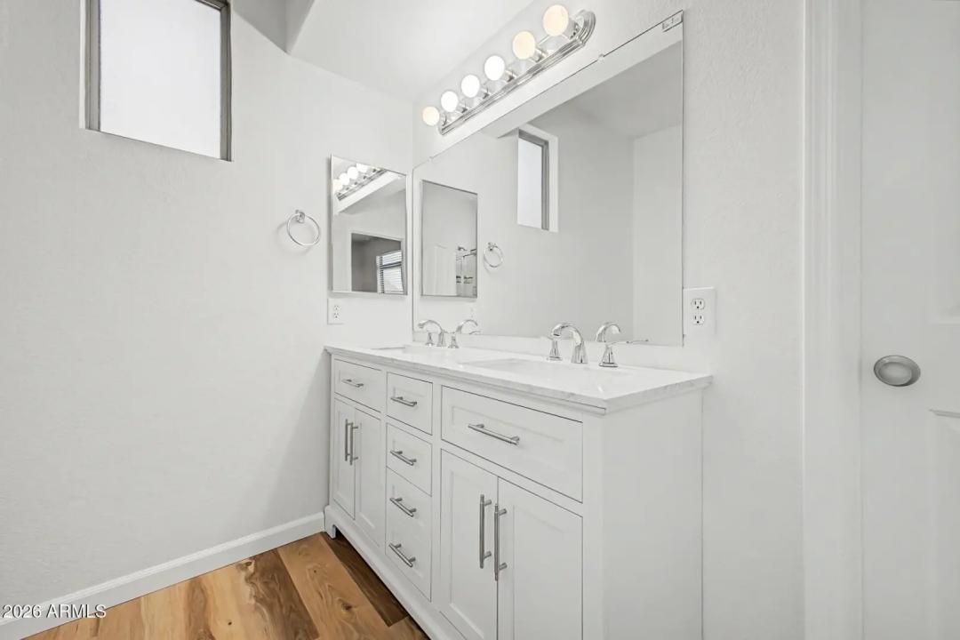 Real Estate Picture 24