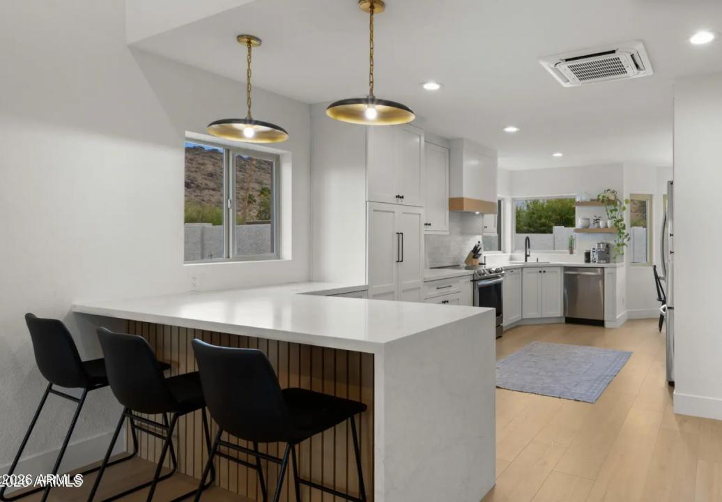Real Estate Picture 3