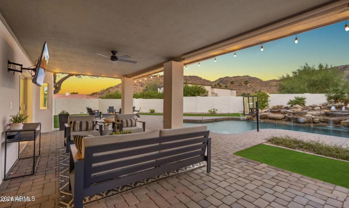 Real Estate Picture 5