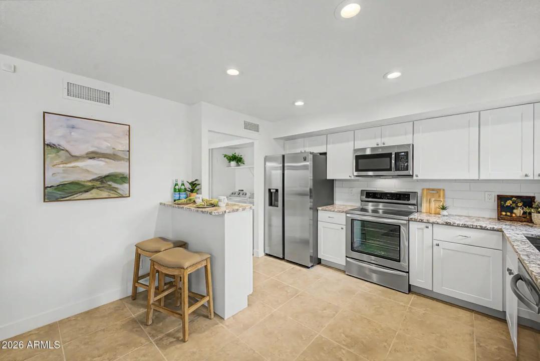 Real Estate Picture 4