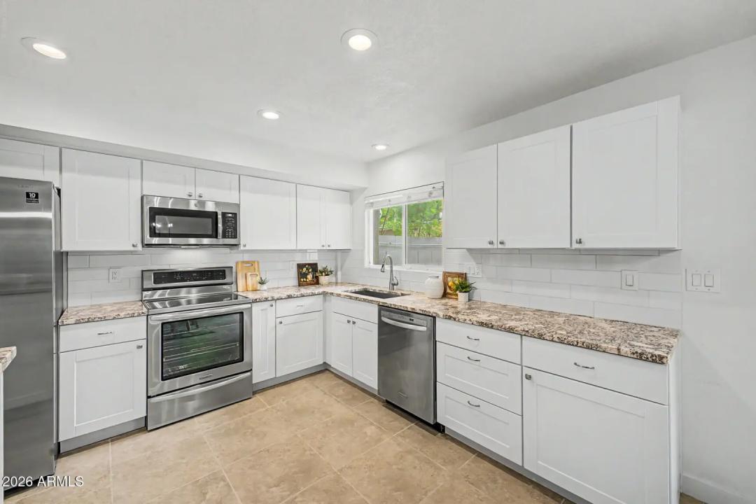 Real Estate Picture 3