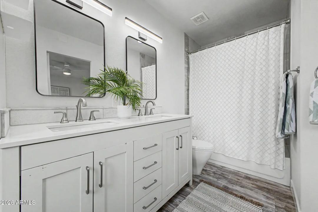 Real Estate Picture 10