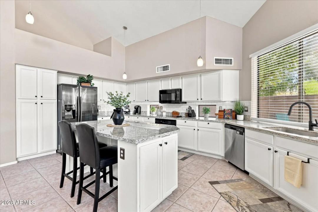 Real Estate Picture 9
