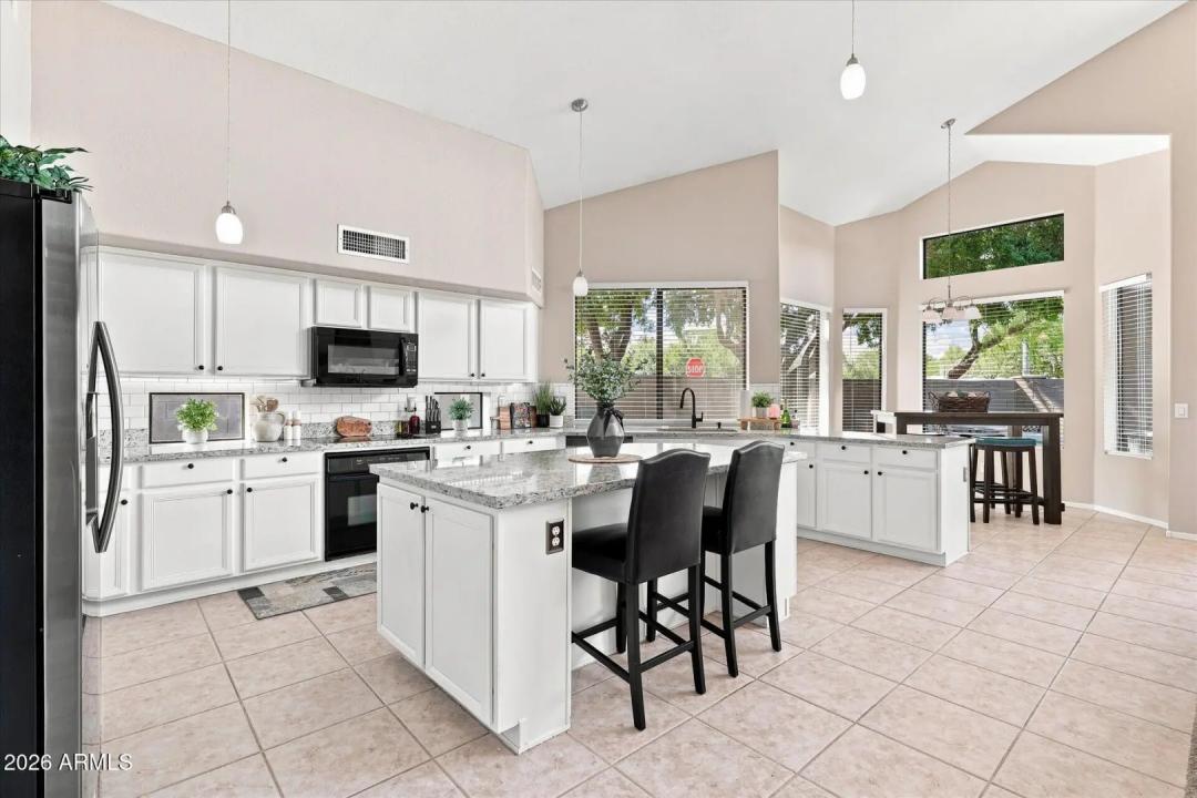 Real Estate Picture 14