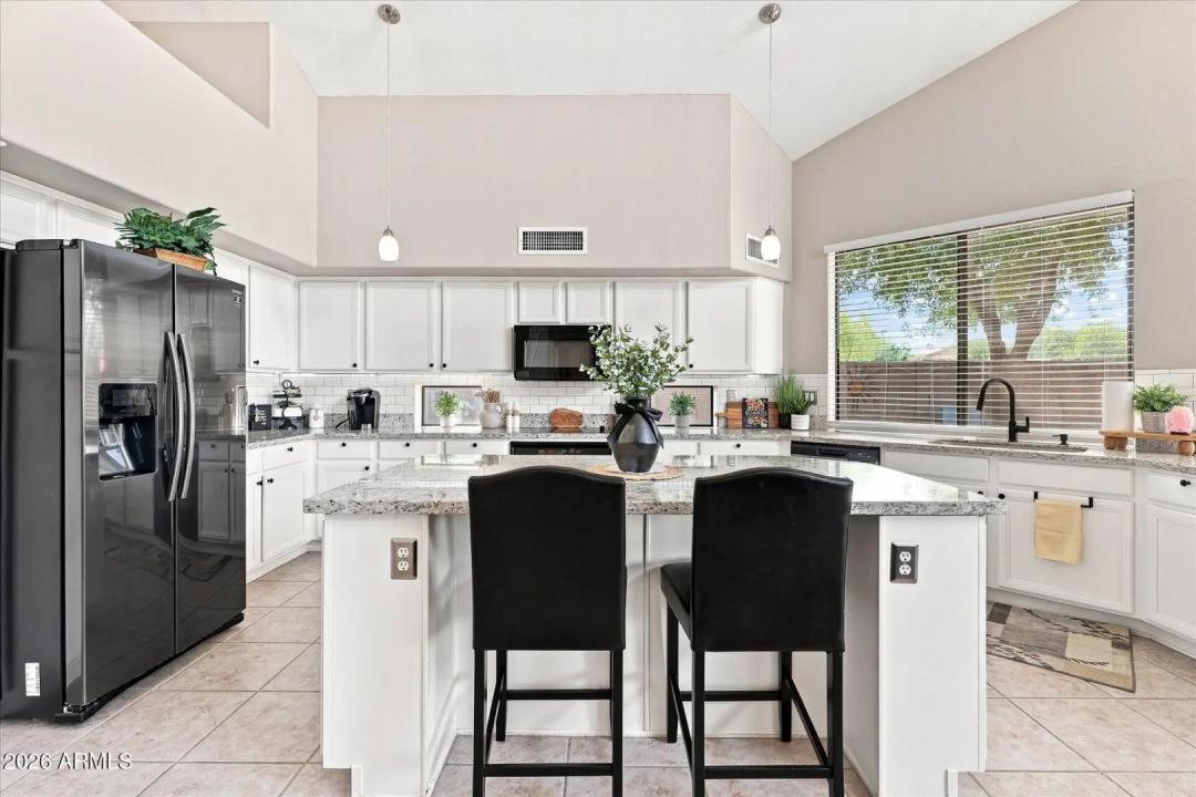 Real Estate Picture 11