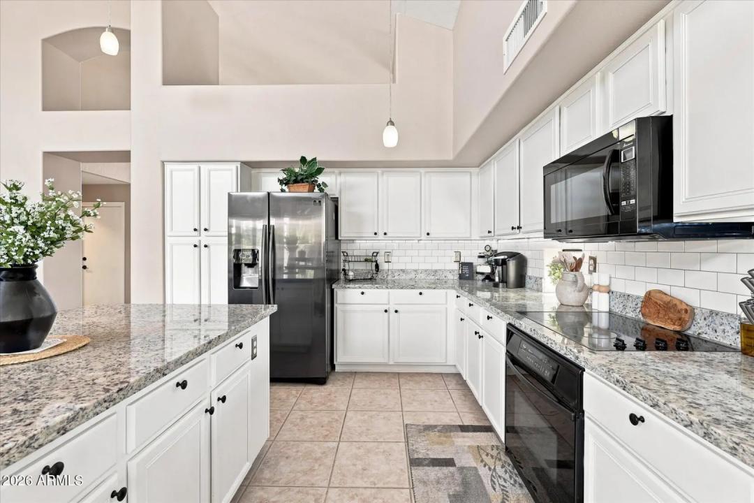 Real Estate Picture 8