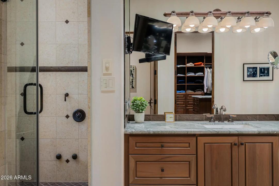 Real Estate Picture 17