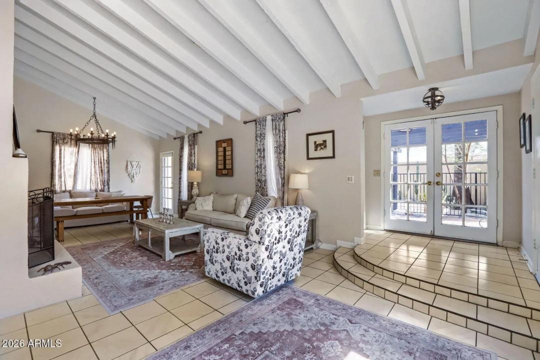 Real Estate Picture 5