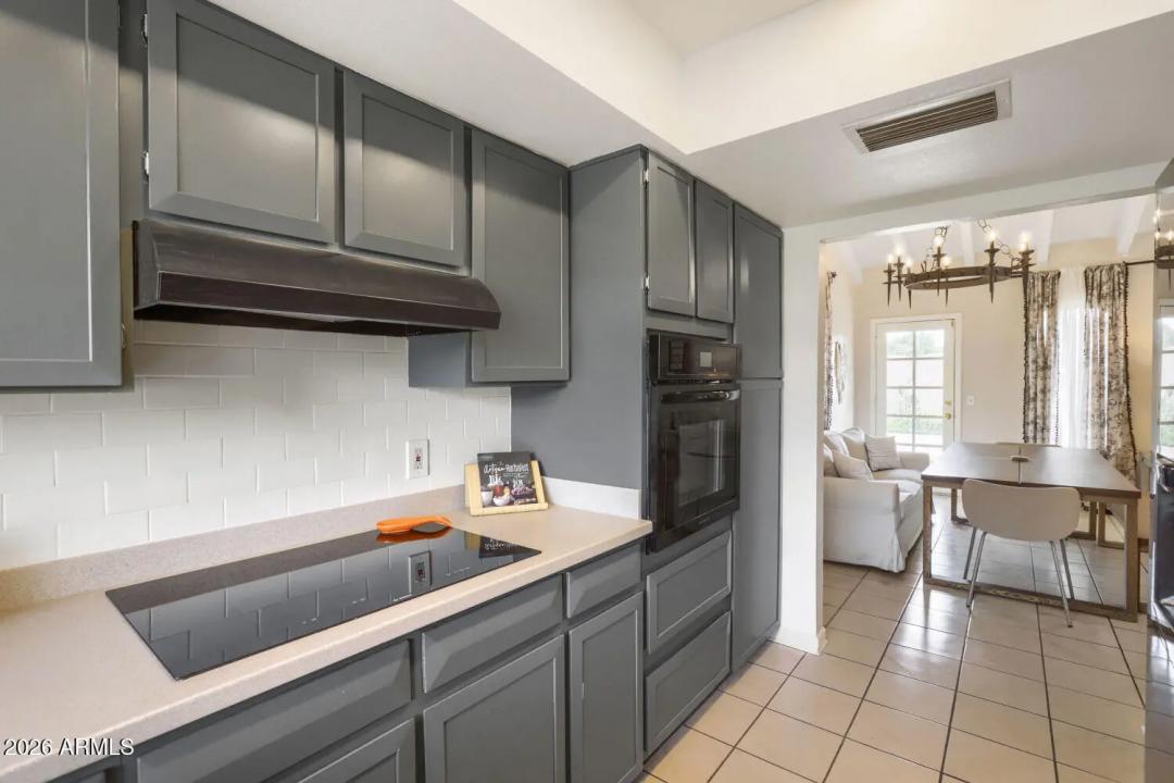 Real Estate Picture 11