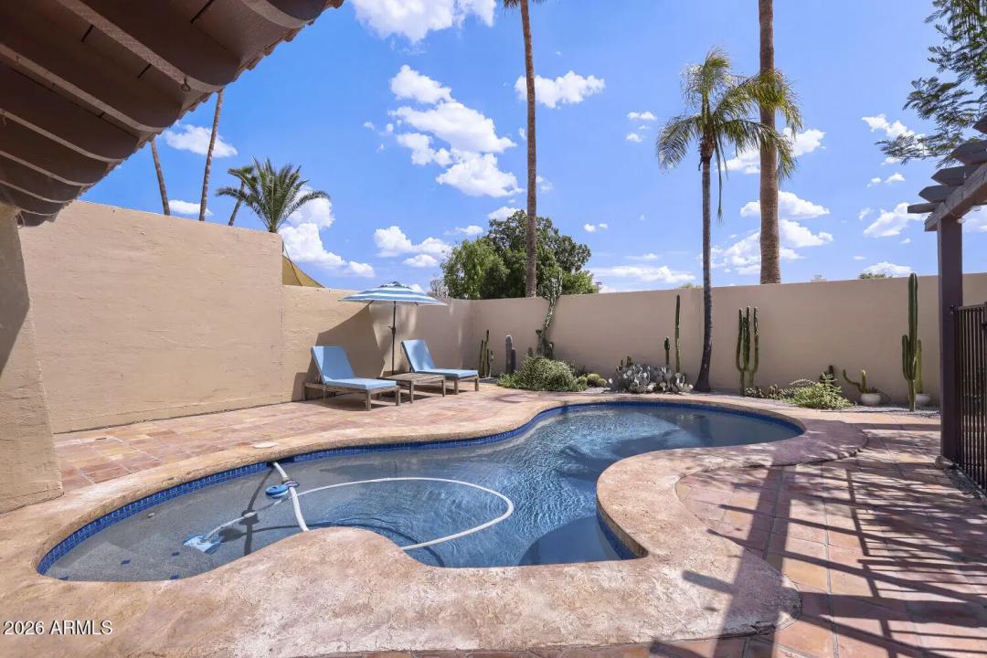 Real Estate Picture 4