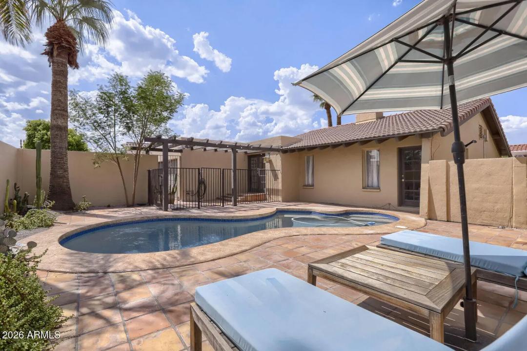 Real Estate Picture 3