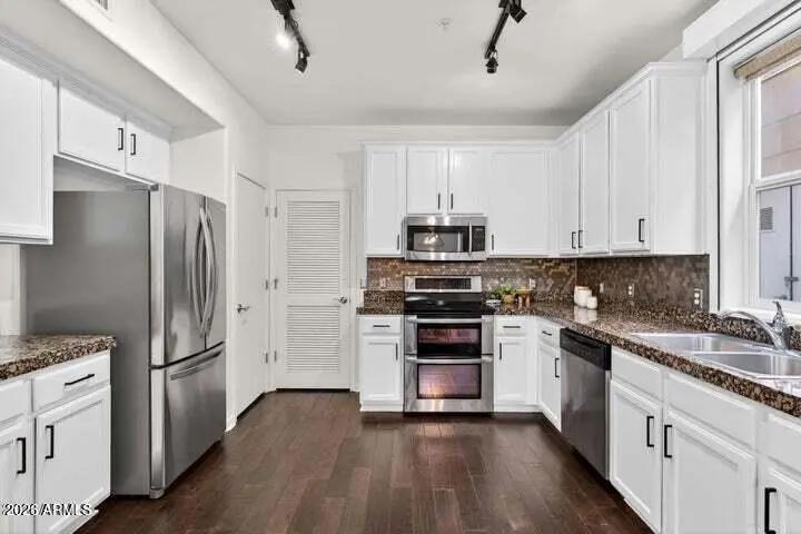 Real Estate Picture 7