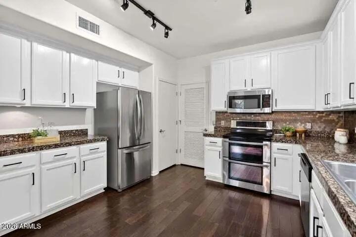 Real Estate Picture 8