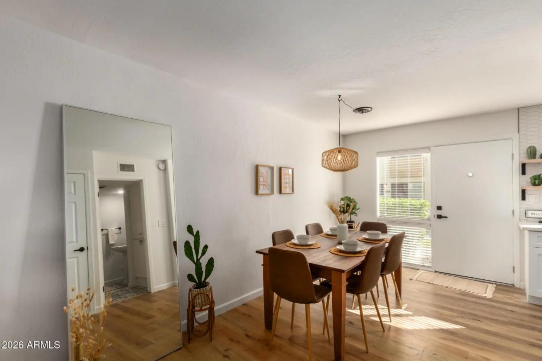 Real Estate Picture 4