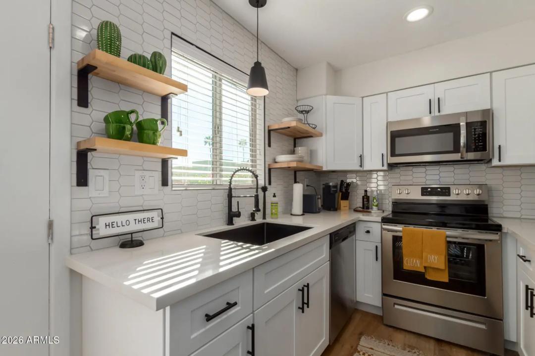 Real Estate Picture 6