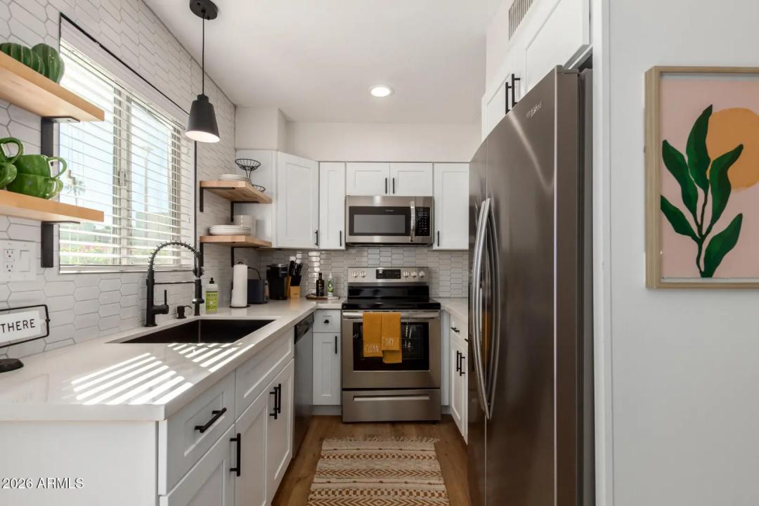 Real Estate Picture 7