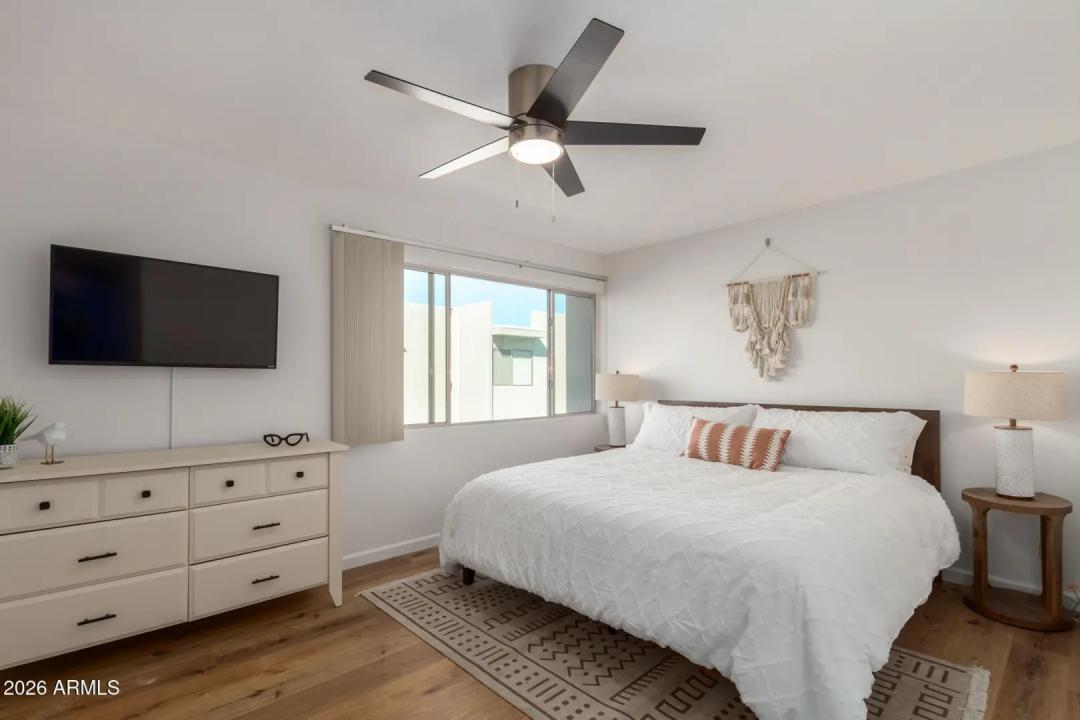 Real Estate Picture 8