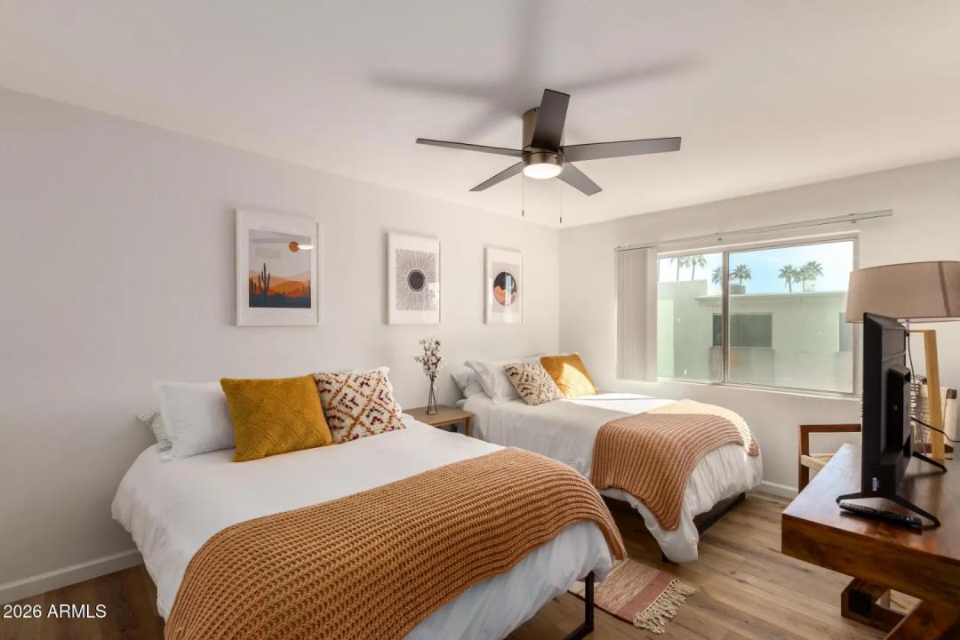 Real Estate Picture 11