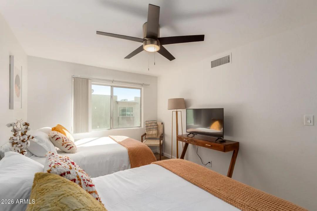 Real Estate Picture 12