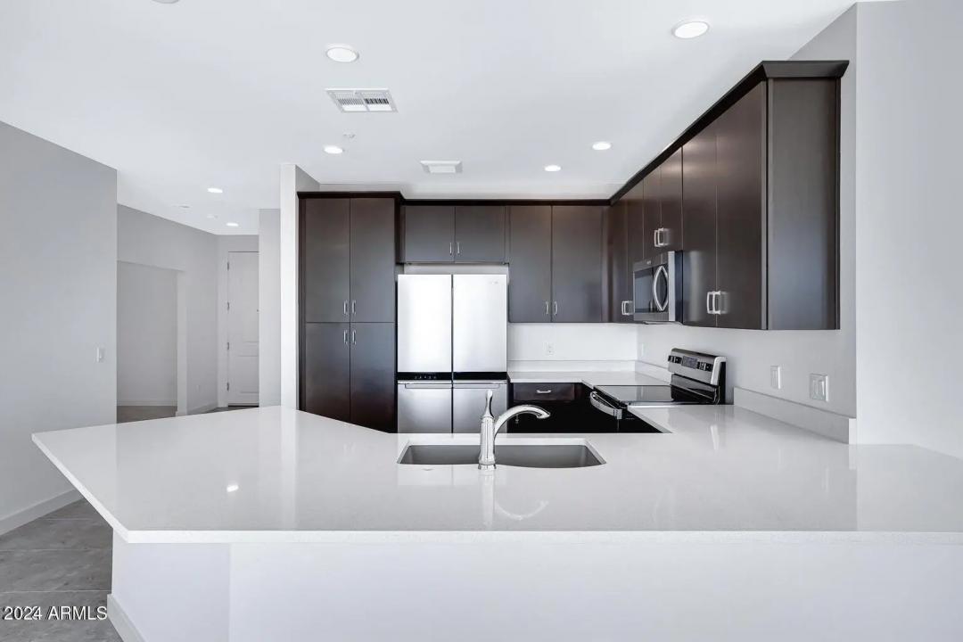 Real Estate Picture 4