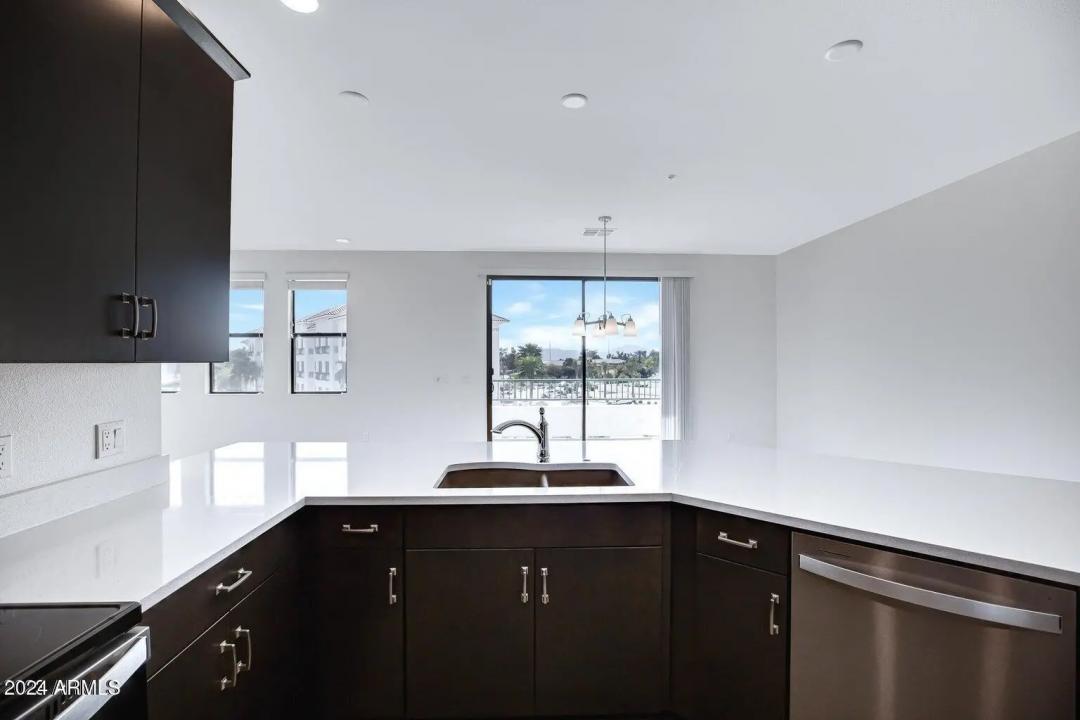 Real Estate Picture 7