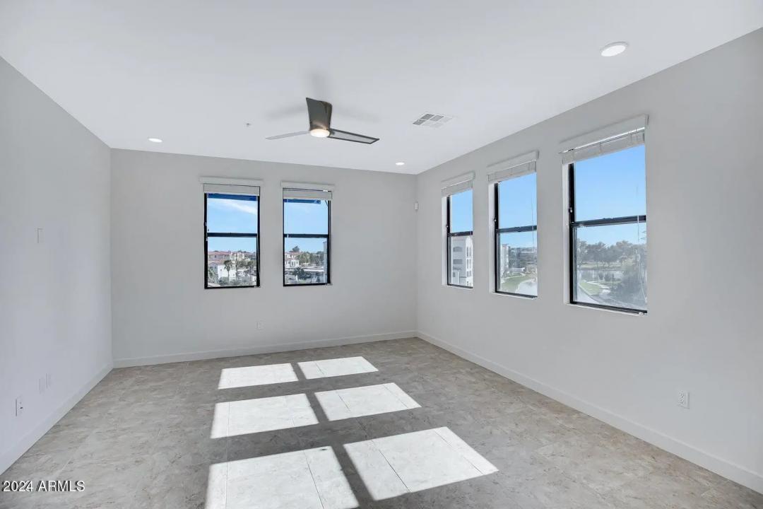 Real Estate Picture 10