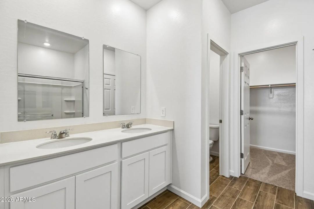 Real Estate Picture 24