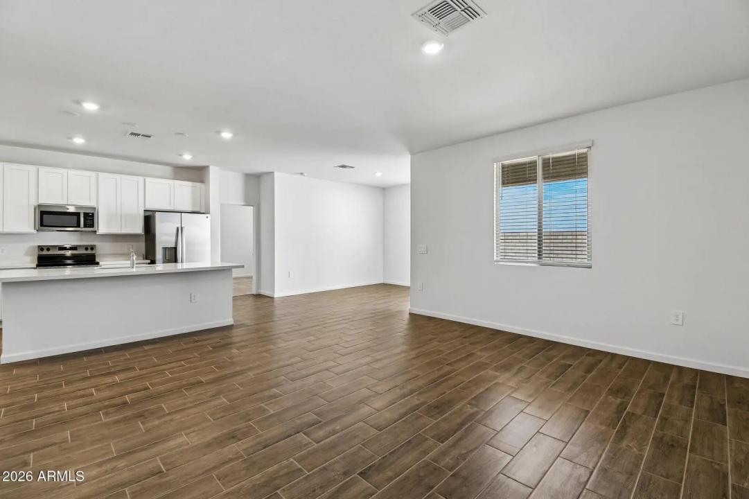 Real Estate Picture 5