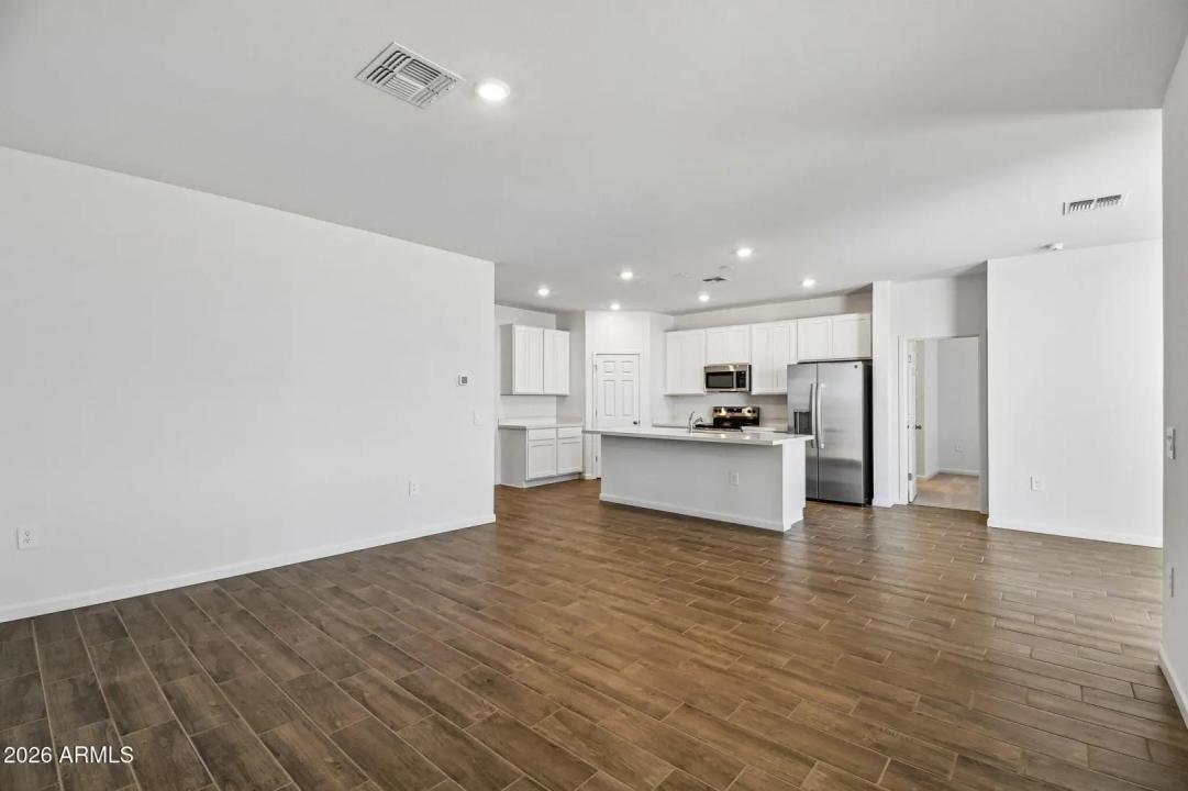 Real Estate Picture 6